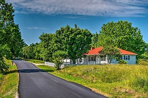 Cottage w/ Deck & Bbq: 2 Mi to Dale Hollow Lake!