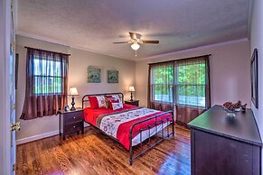 Cottage w/ Deck & Bbq: 2 Mi to Dale Hollow Lake!