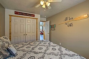 Garden City Lake House: Hot Tub & Views!