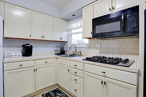 Ideally Located Jersey City Home, 8 Mi to NYC