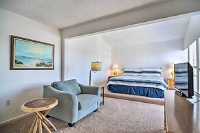 Coastal Madeira Beach Condo - Walk to Gulf!