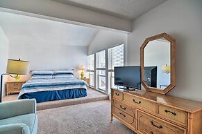 Coastal Madeira Beach Condo - Walk to Gulf!