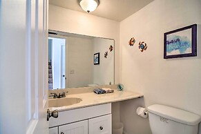 Coastal Madeira Beach Condo - Walk to Gulf!