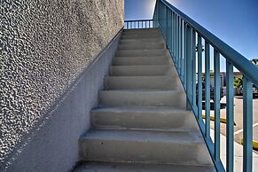 Coastal Madeira Beach Condo - Walk to Gulf!