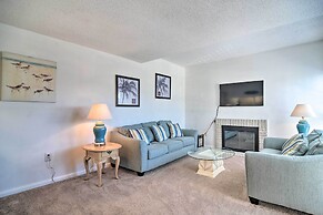 Coastal Madeira Beach Condo - Walk to Gulf!