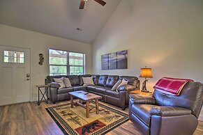 Townsend Condo w/ Pool, Great Smoky Mountain Views