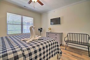 Townsend Condo w/ Pool, Great Smoky Mountain Views