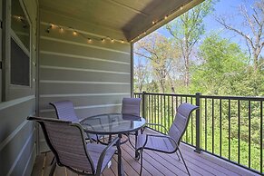Townsend Condo w/ Pool, Great Smoky Mountain Views