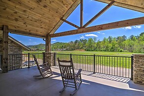 Townsend Condo w/ Pool, Great Smoky Mountain Views