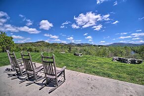 Townsend Condo w/ Pool, Great Smoky Mountain Views