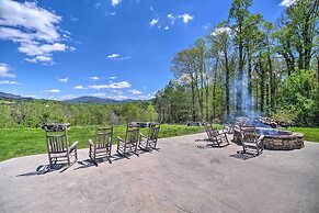 Townsend Condo w/ Pool, Great Smoky Mountain Views