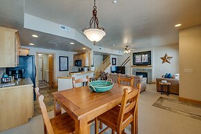 Cozy Park City Townhome By Dining, Shops & More!