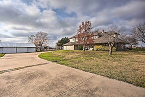 Spacious Vacation Home: 10 Mi to Lavon Lake!
