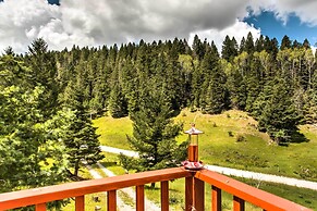 Cloudcroft Home w/ Spacious Stargazing Deck!