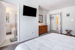 Shared Pool & Bay Access: Ocean View Retreat