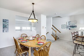 Shared Pool & Bay Access: Ocean View Retreat