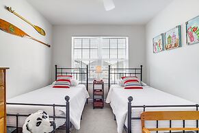 Shared Pool & Bay Access: Ocean View Retreat