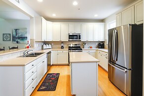 Shared Pool & Bay Access: Ocean View Retreat