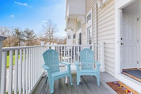 Shared Pool & Bay Access: Ocean View Retreat