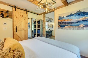 6 Mi to Stowe Mountain: Home w/ Yard!