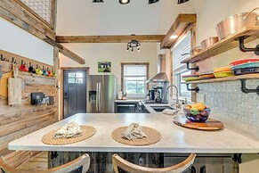 6 Mi to Stowe Mountain: Home w/ Yard!
