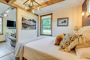 6 Mi to Stowe Mountain: Home w/ Yard!
