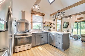 6 Mi to Stowe Mountain: Home w/ Yard!