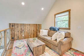 6 Mi to Stowe Mountain: Home w/ Yard!