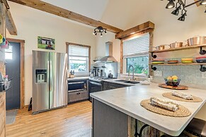 6 Mi to Stowe Mountain: Home w/ Yard!