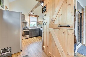 6 Mi to Stowe Mountain: Home w/ Yard!