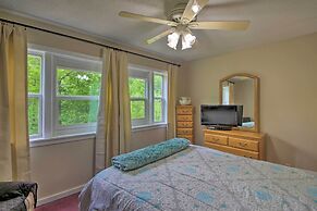 White Mountains Home w/ Hot Tub - Walk to Town!