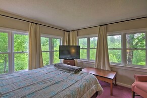White Mountains Home w/ Hot Tub - Walk to Town!