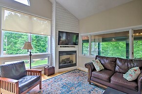 White Mountains Home w/ Hot Tub - Walk to Town!
