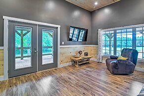 Secluded Brownsville Cabin w/ Deck & Fire Pit