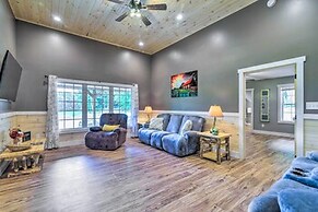 Secluded Brownsville Cabin w/ Deck & Fire Pit