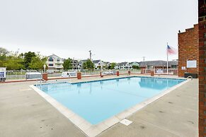 Bright Condo Half-block to Cape May Beach!