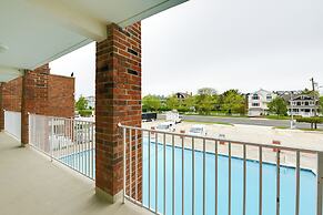 Bright Condo Half-block to Cape May Beach!