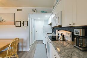 Bright Condo Half-block to Cape May Beach!