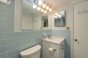 Bright Condo Half-block to Cape May Beach!