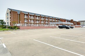 Bright Condo Half-block to Cape May Beach!