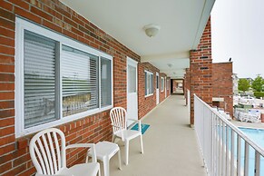 Bright Condo Half-block to Cape May Beach!