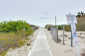 Bright Condo Half-block to Cape May Beach!