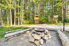 Cle Elum Lake Home w/ Hot Tub & Mountain Views