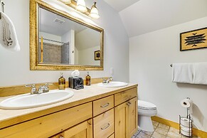 Cle Elum Lake Home w/ Hot Tub & Mountain Views