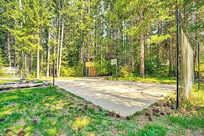 Cle Elum Lake Home w/ Hot Tub & Mountain Views