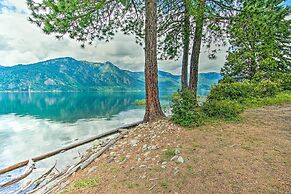 Cle Elum Lake Home w/ Hot Tub & Mountain Views