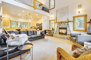 Cle Elum Lake Home w/ Hot Tub & Mountain Views