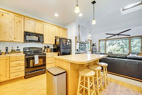 Cle Elum Lake Home w/ Hot Tub & Mountain Views