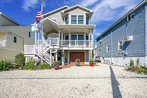 New Jersey Home - Deck, Grill & Walkable to Beach!
