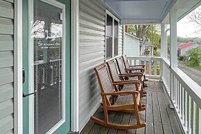 Cozy Fries Escape w/ Mountain & River Views!